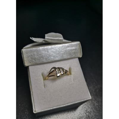 Кольцо с камнями, золото 585 (14K), вес 1.7 г. Кольцо с камнями, золото 585 (14K), вес 1.7 г.