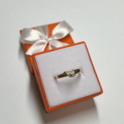 Кольцо с камнями , лом, золото 585 (14K), вес 1.9 г. Кольцо с камнями , лом, золото 585 (14K), вес 1.9 г.