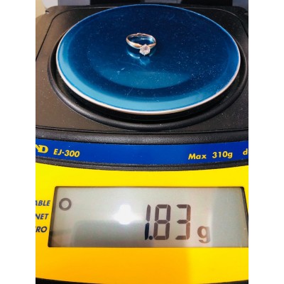 Кольцо золотое с фианитом, золото 585 (14K), вес 1.83 г. Кольцо золотое с фианитом, золото 585 (14K), вес 1.83 г.