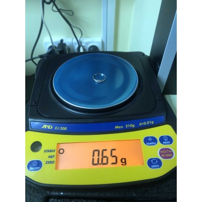 Кольцо с камнями , золото 585 (14K), вес 0.65 г. Кольцо с камнями , золото 585 (14K), вес 0.65 г.