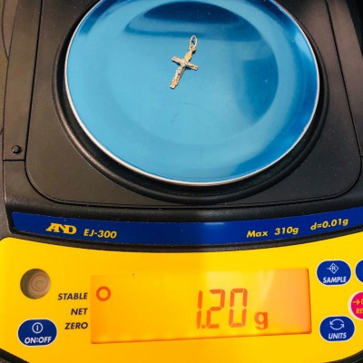 Крест, золото 585 (14K), вес 1.2 г. Крест, золото 585 (14K), вес 1.2 г.