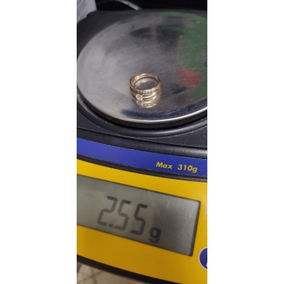 Кольцо с камнями, золото 375 (9K), вес 2.5 г. Кольцо с камнями, золото 375 (9K), вес 2.5 г.