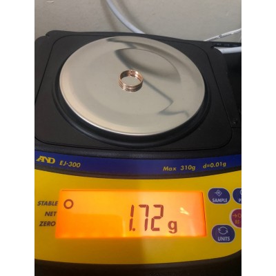 Кольцо золотое с фианитами, золото 585 (14K), вес 1.7 г. Кольцо золотое с фианитами, золото 585 (14K), вес 1.7 г.