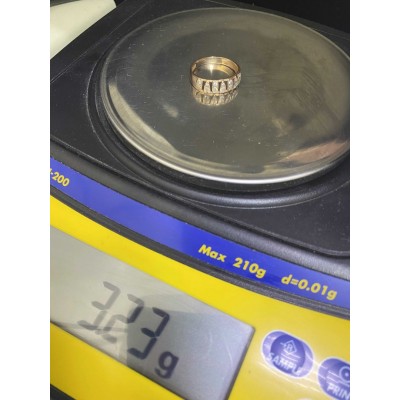 Кольцо с камнями, золото 585 (14K), вес 3.2 г. Кольцо с камнями, золото 585 (14K), вес 3.2 г.