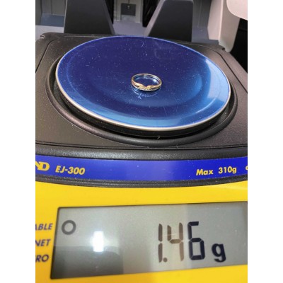 Кольцо золотое с фианитами, золото 585 (14K), вес 1.4 г. Кольцо золотое с фианитами, золото 585 (14K), вес 1.4 г.