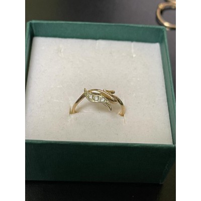 Кольцо с камнями , золото 585 (14K), вес 1.8 г. Кольцо с камнями , золото 585 (14K), вес 1.8 г.