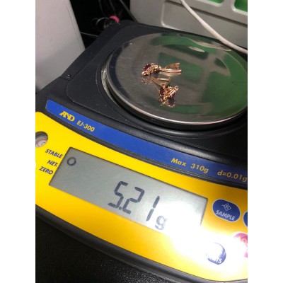 Серьги с камнями , золото 585 (14K), вес 5.2 г. Серьги с камнями , золото 585 (14K), вес 5.2 г.