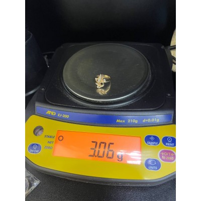 Кольцо с камнями, золото 585 (14K), вес 3.06 г. Кольцо с камнями, золото 585 (14K), вес 3.06 г.