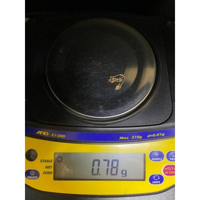 Серьги, золото 585 (14K), вес 0.7 г. Серьги, золото 585 (14K), вес 0.7 г.