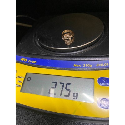 Кольцо золотое с фианитами, золото 585 (14K), вес 2.7 г. Кольцо золотое с фианитами, золото 585 (14K), вес 2.7 г.