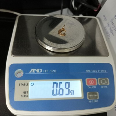 Мусульманский кулон, золото 585 (14K), вес 0.6 г. Мусульманский кулон, золото 585 (14K), вес 0.6 г.