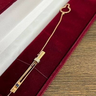 Золотой зажим для галстука с сапфиром и бриллиантами , золото 585 (14K), вес 6.8 г. Золотой зажим для галстука с сапфиром и бриллиантами , золото 585 (14K), вес 6.8 г.