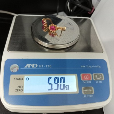 Серьги с камнями, золото 585 (14K), вес 5.9 г. Серьги с камнями, золото 585 (14K), вес 5.9 г.