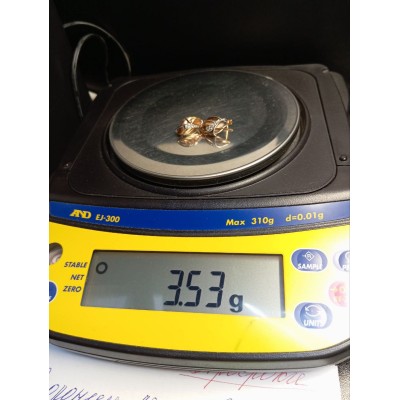 Серьги золотые с фианитами, золото 585 (14K), вес 3.5 г. Серьги золотые с фианитами, золото 585 (14K), вес 3.5 г.