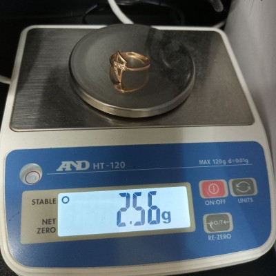 Кольцо с камнями, золото 585 (14K), вес 2.5 г. Кольцо с камнями, золото 585 (14K), вес 2.5 г.