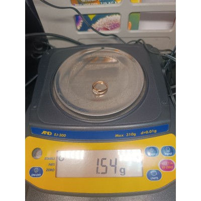 Кольцо с камнями, золото 585 (14K), вес 1.5 г. Кольцо с камнями, золото 585 (14K), вес 1.5 г.