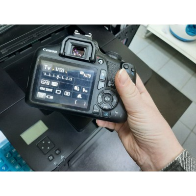 Фотоаппарат зеркальный Canon EOS 2000D Фотоаппарат зеркальный Canon EOS 2000D