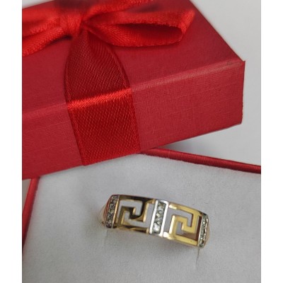 Кольцо с фианитами, золото 585 (14K), вес 2.58 г. Кольцо с фианитами, золото 585 (14K), вес 2.58 г.