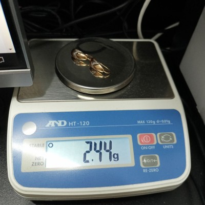 Серьги с камнями, золото 585 (14K), вес 2.4 г. Серьги с камнями, золото 585 (14K), вес 2.4 г.
