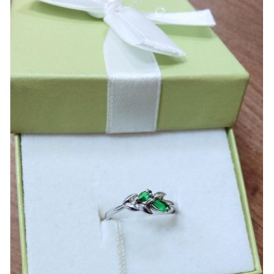 Кольцо с камнями, серебро 925, вес 0.9 г. Кольцо с камнями, серебро 925, вес 0.9 г.