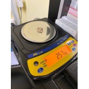 Кольцо золотое с фианитами, золото 585 (14K), вес 2.5 г.