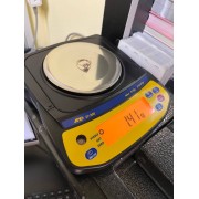 Кольцо золотое с фианитами, золото 585 (14K), вес 1.4 г.