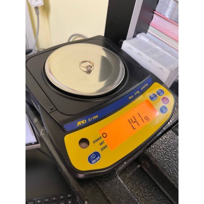 Кольцо золотое с фианитами, золото 585 (14K), вес 1.4 г. Кольцо золотое с фианитами, золото 585 (14K), вес 1.4 г.