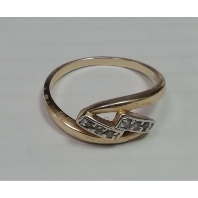 Кольцо золотое с фианитами, золото 585 (14K), вес 2.47 г. Кольцо золотое с фианитами, золото 585 (14K), вес 2.47 г.