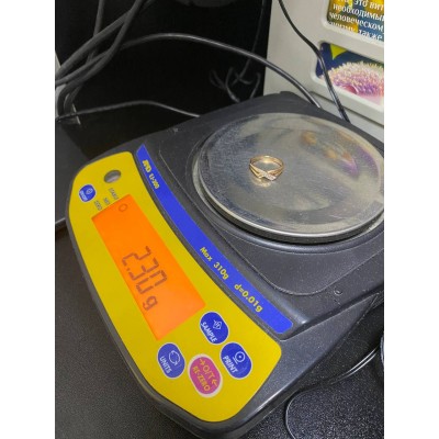 Кольцо с камнями, золото 585 (14K), вес 2.3 г. Кольцо с камнями, золото 585 (14K), вес 2.3 г.