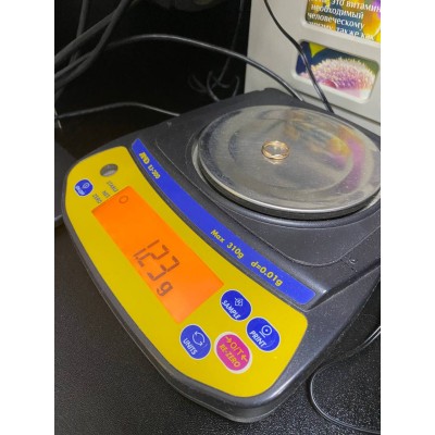 Кольцо с камнями, золото 585 (14K), вес 1.2 г. Кольцо с камнями, золото 585 (14K), вес 1.2 г.