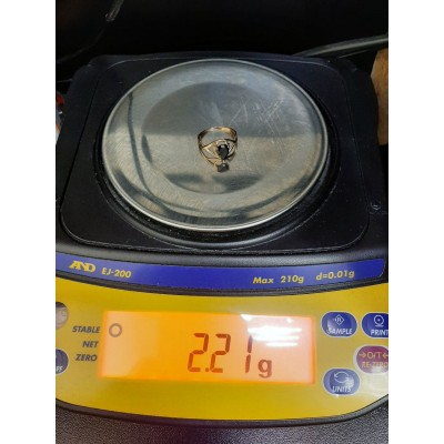 Кольцо золотое с синтетическим гранатом, золото 585 (14K), вес 2.2 г. Кольцо золотое с синтетическим гранатом, золото 585 (14K), вес 2.2 г.