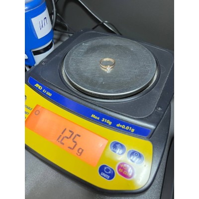 Кольцо с камнем, золото 375 (9K), вес 1.2 г. Кольцо с камнем, золото 375 (9K), вес 1.2 г.