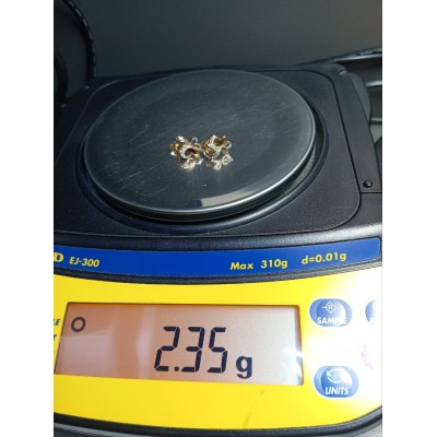 Серьги золотые с фианитами, золото 585 (14K), вес 2.3 г. Серьги золотые с фианитами, золото 585 (14K), вес 2.3 г.