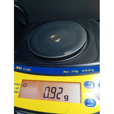 Кольцо золотое с фианитами, золото 585 (14K), вес 0.9 г. Кольцо золотое с фианитами, золото 585 (14K), вес 0.9 г.