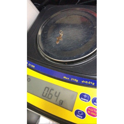 Крестик, золото 585 (14K), вес 0.6 г. Крестик, золото 585 (14K), вес 0.6 г.