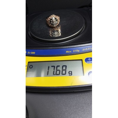 Перстень золотой с черными фианитами Перстень золотой с черными фианитами