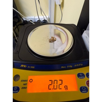 Серьги с камнями, золото 585 (14K), вес 2 г. Серьги с камнями, золото 585 (14K), вес 2 г.