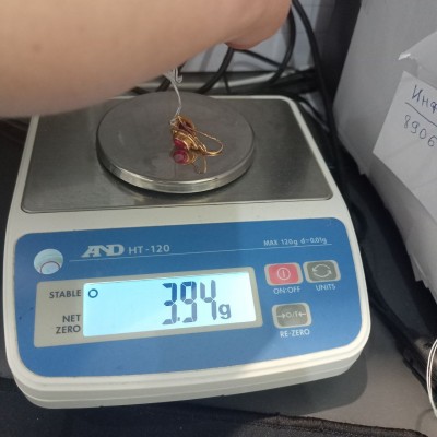 Серьги золотые с фианитами , золото 585 (14K), вес 3.9 г. Серьги золотые с фианитами , золото 585 (14K), вес 3.9 г.