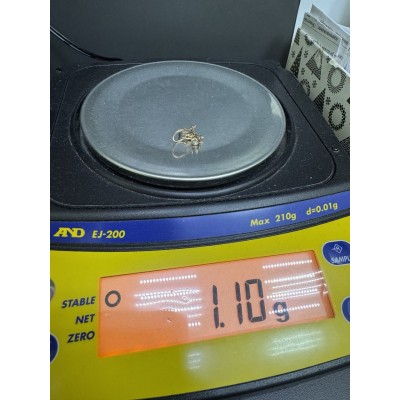 Серьги золотые с фианитами, золото 585 (14K), вес 1.1 г. Серьги золотые с фианитами, золото 585 (14K), вес 1.1 г.