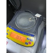 Кольцо золотое с фианитиам, золото 375 (9K), вес 0.6 г.